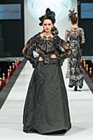 Показ Вячеслава Зайцева. Estet Fashion Week. Росси