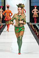 Показ Вячеслава Зайцева. Estet Fashion Week. Росси