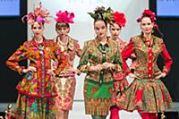 Показ Вячеслава Зайцева. Estet Fashion Week. Росси