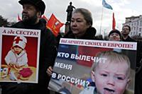 Митингующие. 2 ноября на Суворовской площади состо