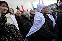 Митингующие. 2 ноября на Суворовской площади состо