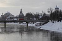 Набережная Тверцы. Вид на Борисоглебский монастырь