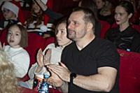 Александр Носик с семьей. Премьера фильма «Елки 9»