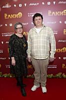 Евгений Кулик с мамой. Премьера фильма «Елки 9». Р